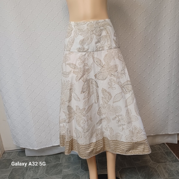 a.n.a Women Size 22w White and Tan Maxi Skirt - Picture 3 of 14